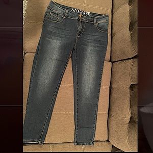 Juniors skinny ankle jeans, Brand new without tags